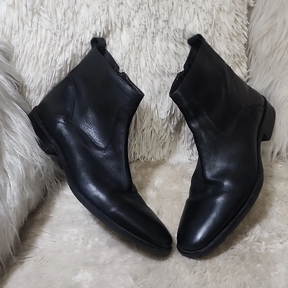 Johnston & Murphy Black Leather Chelsea Boots